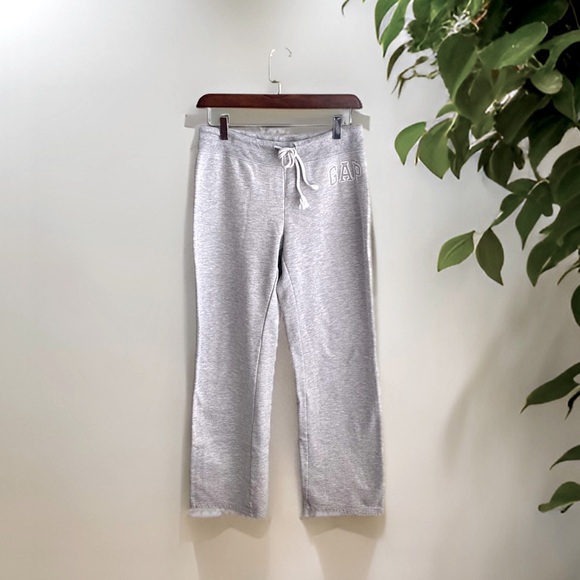 Women’s Gap Logo Joggers - Picture 1 of 8